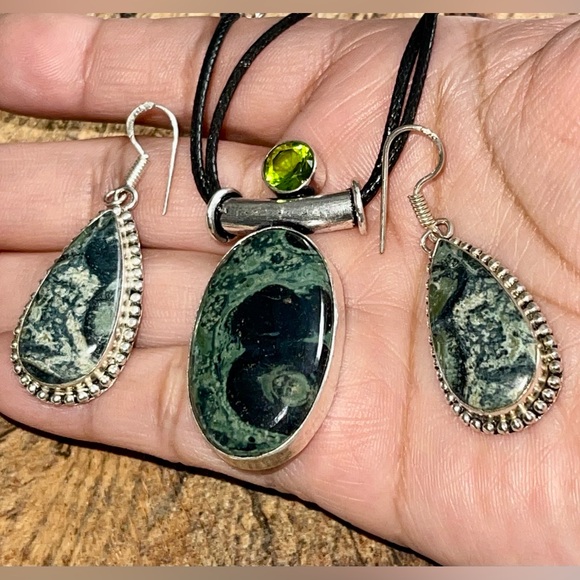 African Kambaba Square Pendant & Earrings - Picture 1 of 8